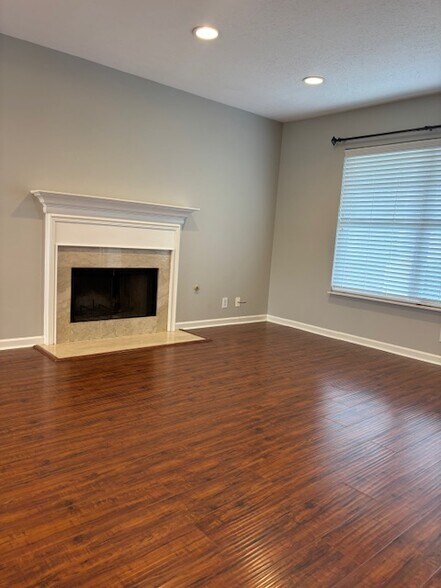 Living Room - 1712 Stone Hollow Ct