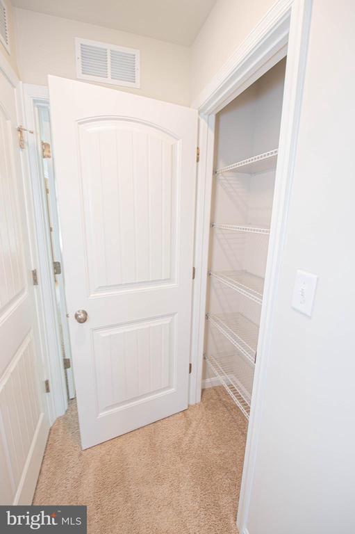 Building Photo - 128 Willowtree Ln