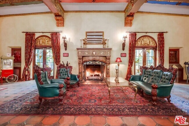 Building Photo - 642 S Bronson Ave