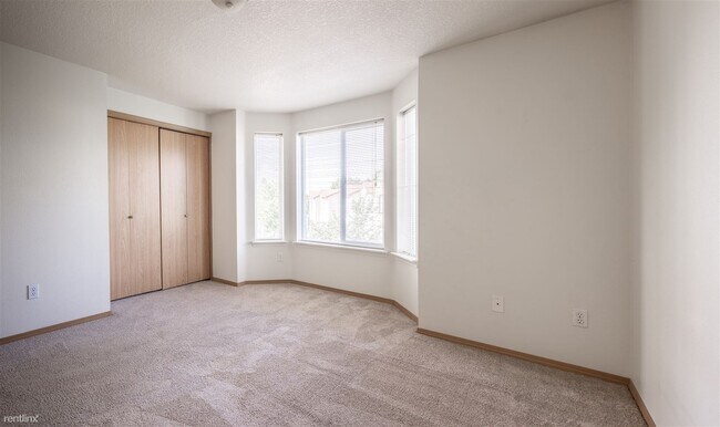 Building Photo - 2 br, 1.5 bath Townhome - 5292 Southwest 1...