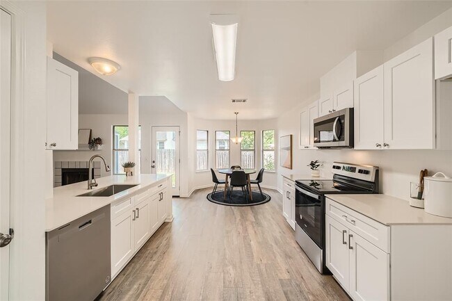 Building Photo - 905 Jasmine Trail