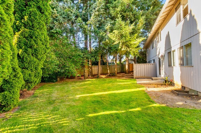 Building Photo - Spacious 3 Bed, 2 Bath Home with Garage & Large Yard in Puyallup!