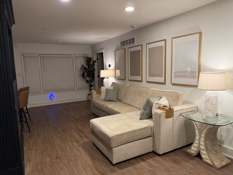 Building Photo - 5270 N 57th St