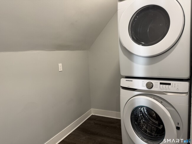 Building Photo - 7 Burritt Ave