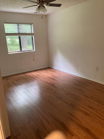 Master Bedroom - 4002 Governors Sq