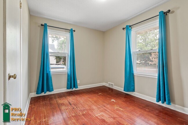 Building Photo - 4 Bedroom Home in Brooklyn Center