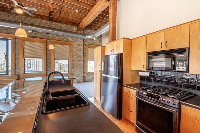 Building Photo - Modern Downtown Milwaukee Condo for Rent