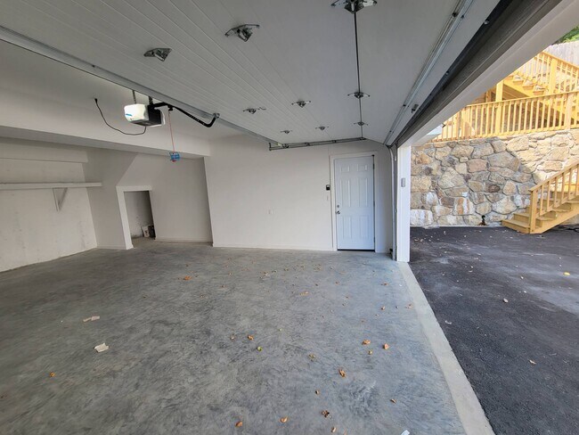 Building Photo - 31 Bouton St
