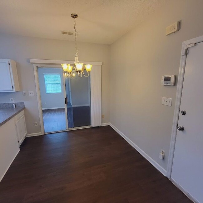 Building Photo - Steel Creek Area! Traditional 4BR/2.5BR Ho...