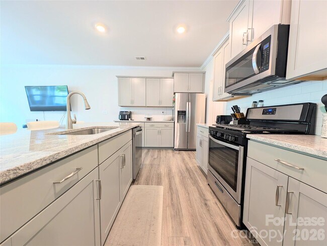 Building Photo - 626 Altamonte Dr