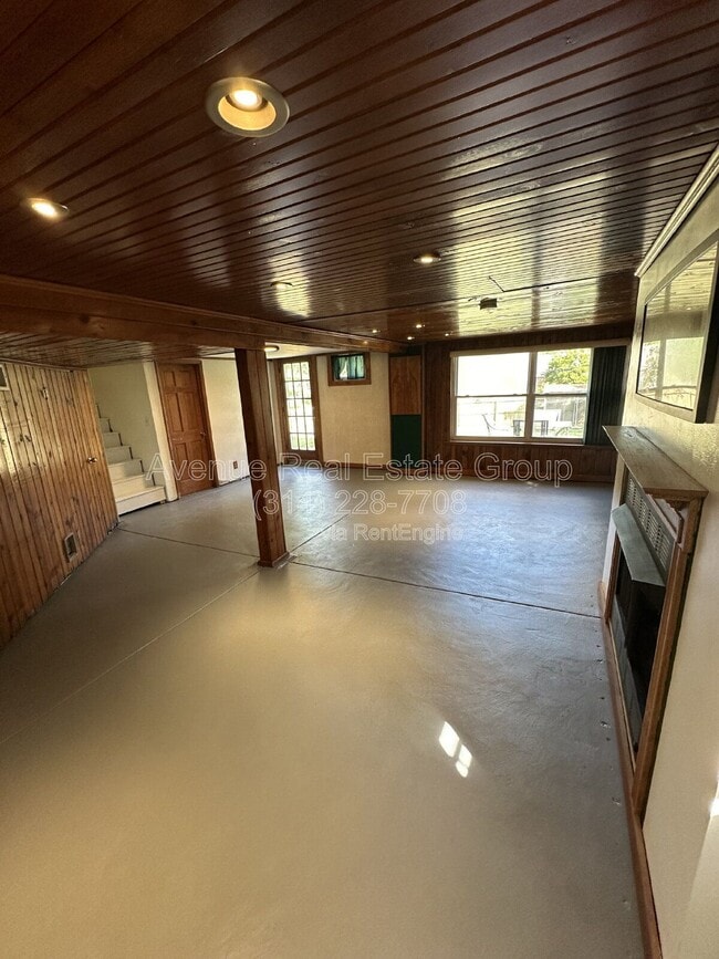 Building Photo - 425 Bismark Ave