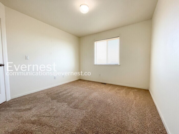 Building Photo - 3194 Fairmont Dr