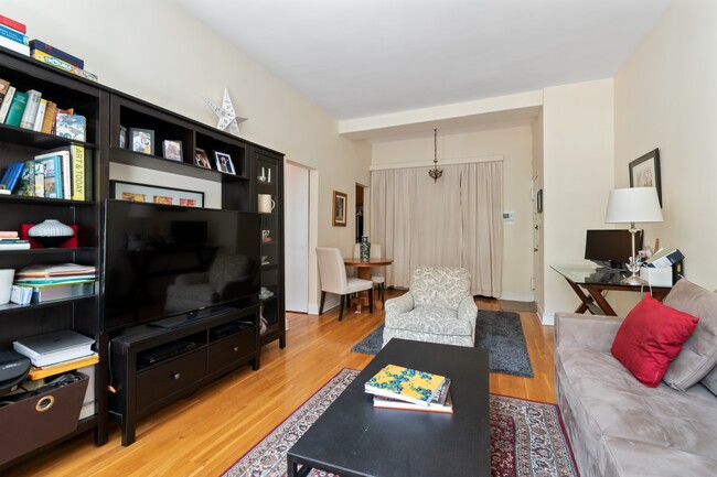 Building Photo - 30 E 95th St