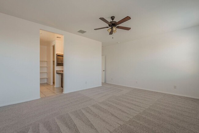 Building Photo - Gorgeous 4 Bed / 2 Bath Home – Move-In Rea...