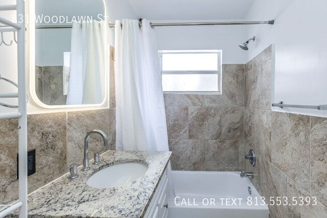 Building Photo - 831 Woodlawn St