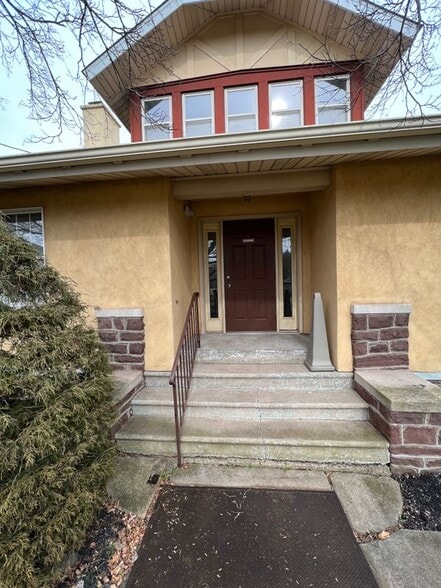 Building Photo - 1411 Welsh Rd