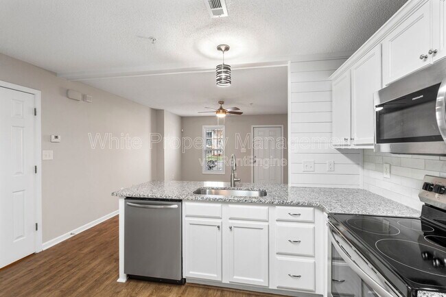 Building Photo - 106 Locomotive Ln