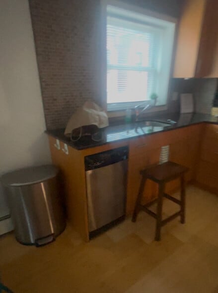 Building Photo - 462 Park Dr