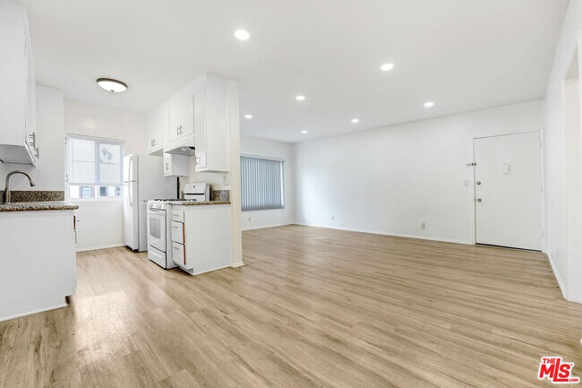 Building Photo - 1426 Cochran Ave