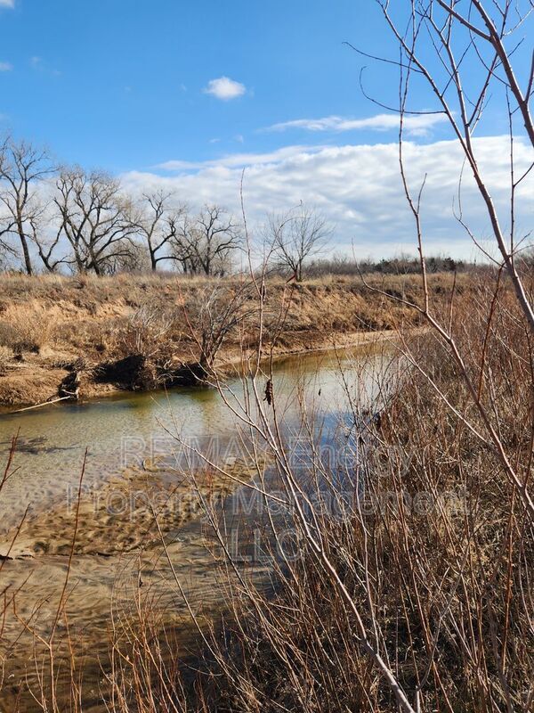Building Photo - 10896 N Cedar Rd