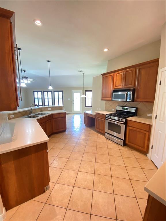 Building Photo - 1013 Kensington Castle Trl