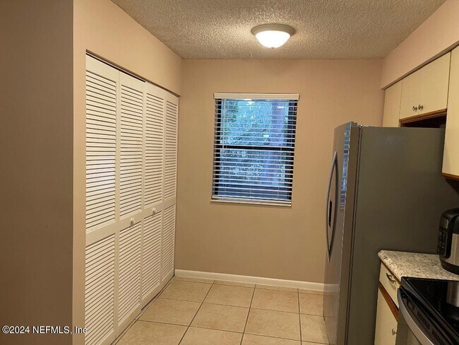 Building Photo - 1604 Arcadia Dr