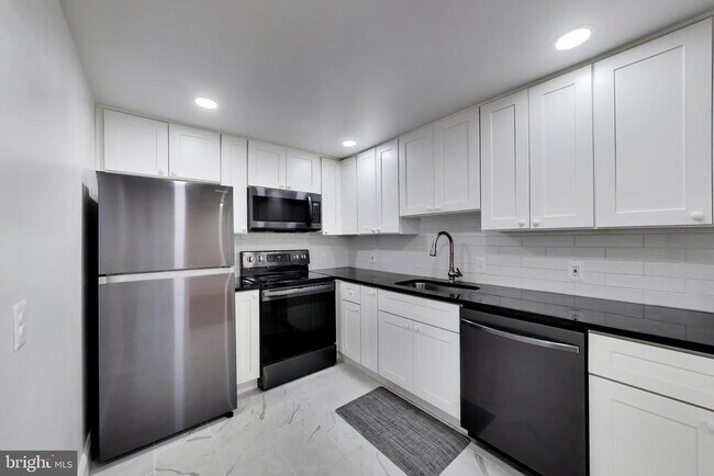Building Photo - 7661 Provincial Dr