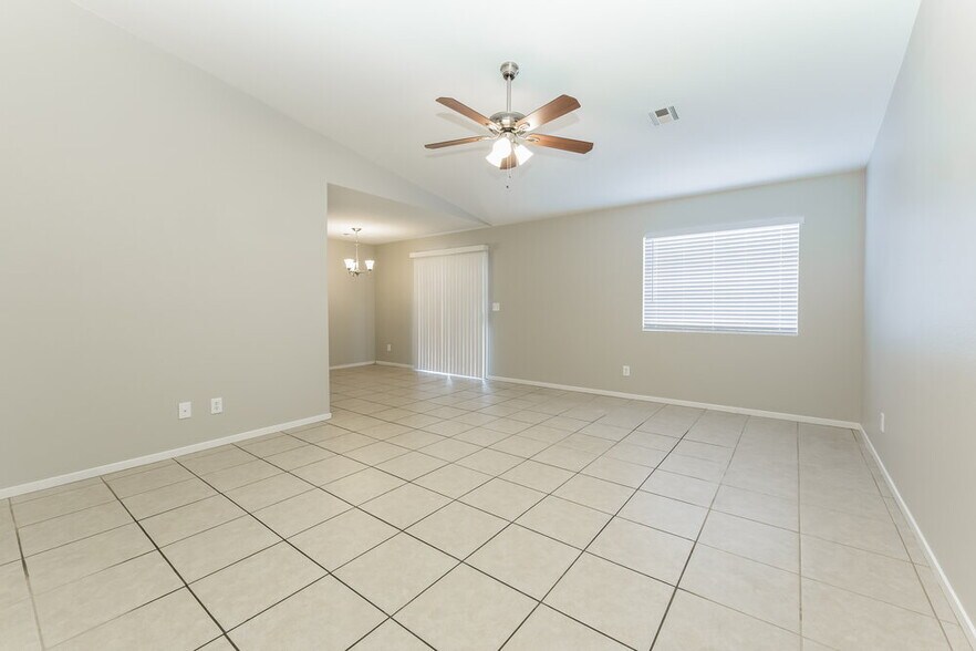 Building Photo - 3009 Honeysuckle Ave