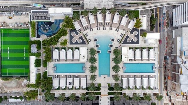 Building Photo - 851 NE 1st Ave