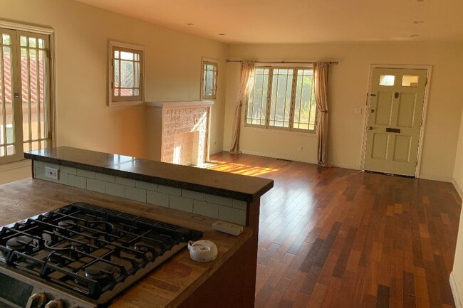 Kitchen toward Living Rm / Front Door - 1827 S Cloverdale Ave