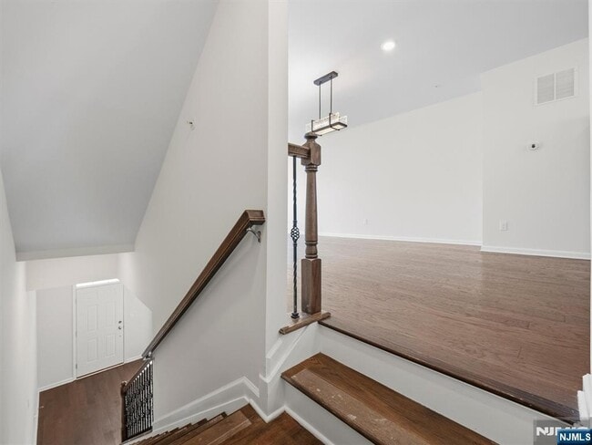 Building Photo - 18 Litchfield Ln