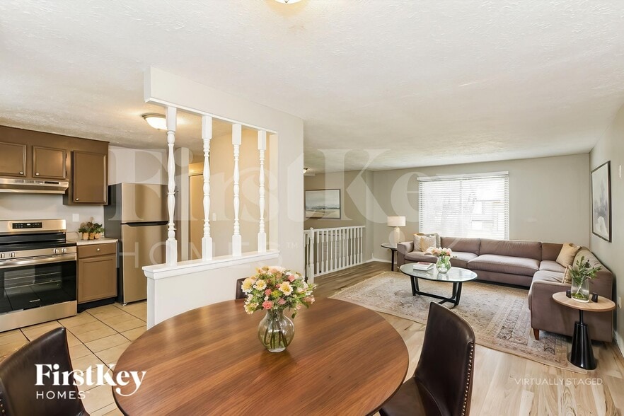 Building Photo - 910 Woodlark Dr