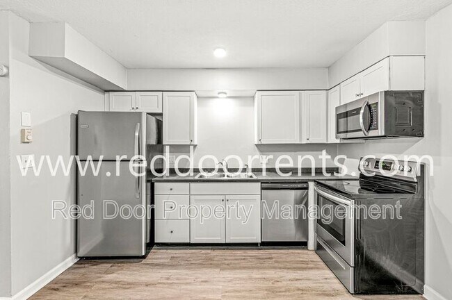 Primary Photo - 10301 Medallion Dr