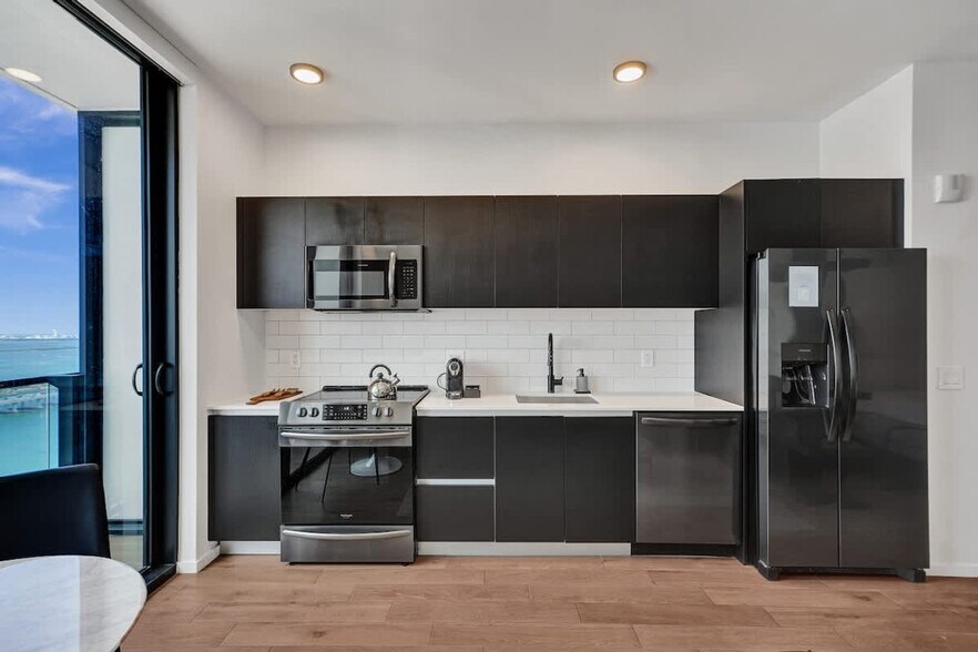 Building Photo - 398 NE 5th St