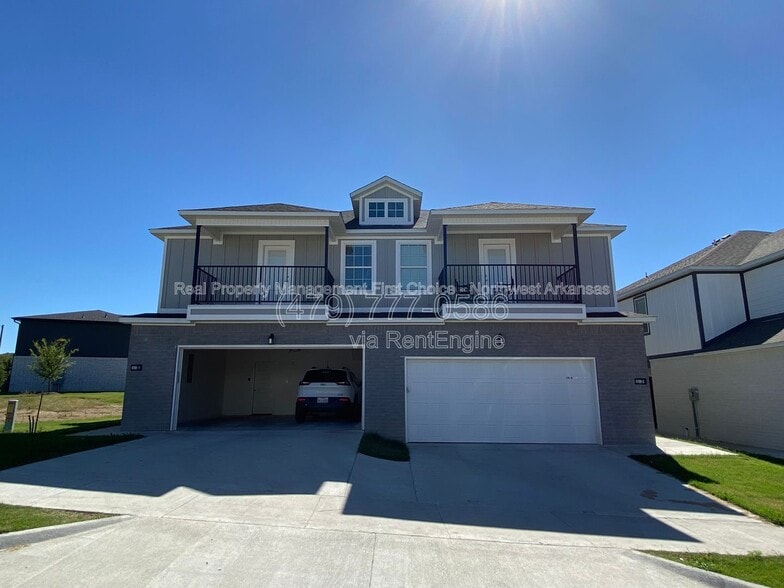 Interior Photo - Towne West