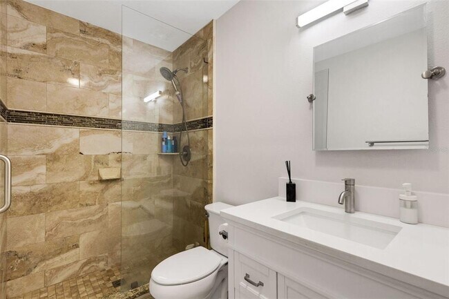 Building Photo - 2914 W Lake Ave