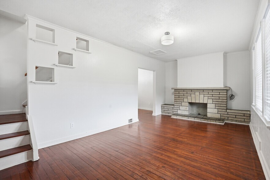 Building Photo - 107 Catskill Ave