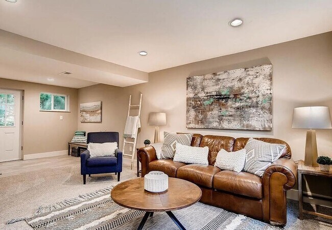 Building Photo - Beautifully Updated Edmonds Home with Spacious Fenced Backyard