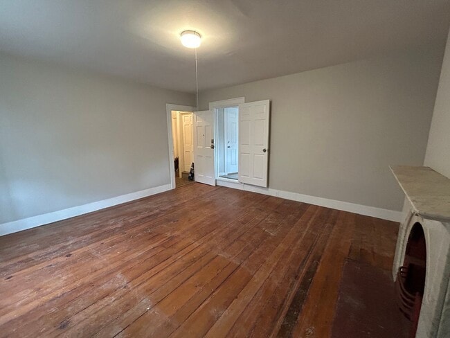 Building Photo - Walnut Street (246) - S