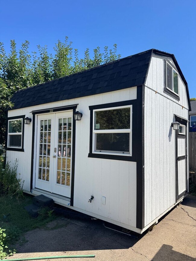 Building Photo - Charming Rural Retreat with Shop, Detached Office & Fenced Yard – Just Minutes from Town!