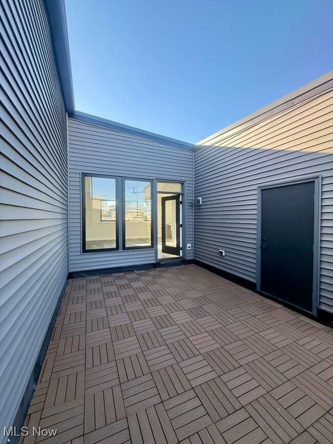 Building Photo - 1495 Superior Ave E