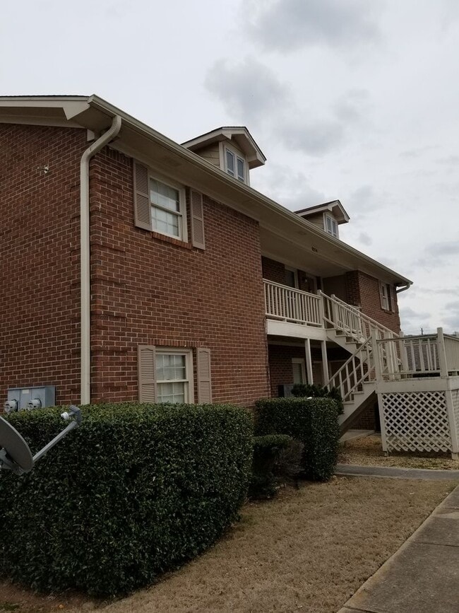 Building Photo - 6214 Robinhood Ln NW