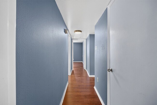 Building Photo - 7205 Beechnut St