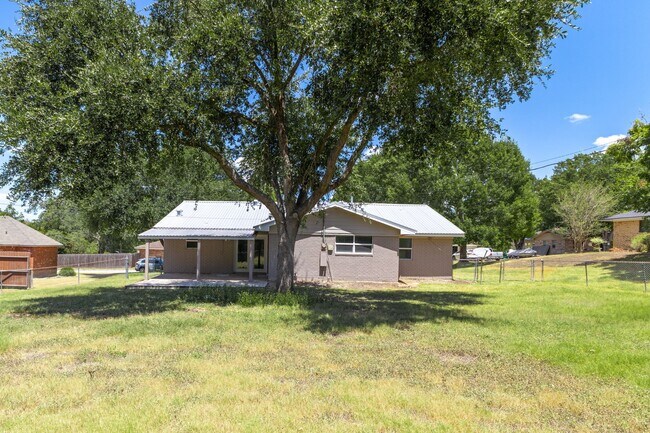 Building Photo - 1705 Eldon St