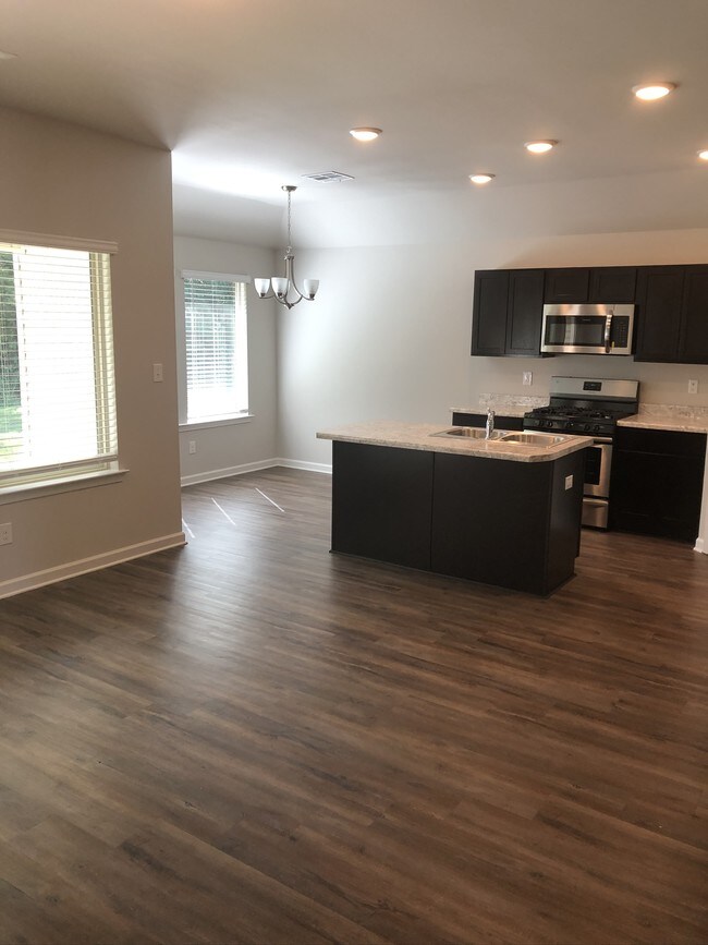 Building Photo - 28450 Evangeline Ln