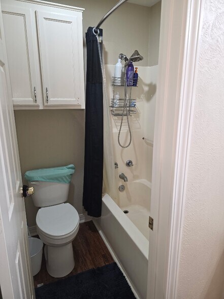 Building Photo - 712 Yorktown Ct