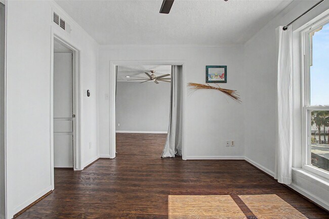 Building Photo - 307 Yacht Club Ln