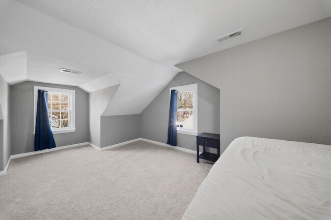 Building Photo - 4549 Bankhead Ave