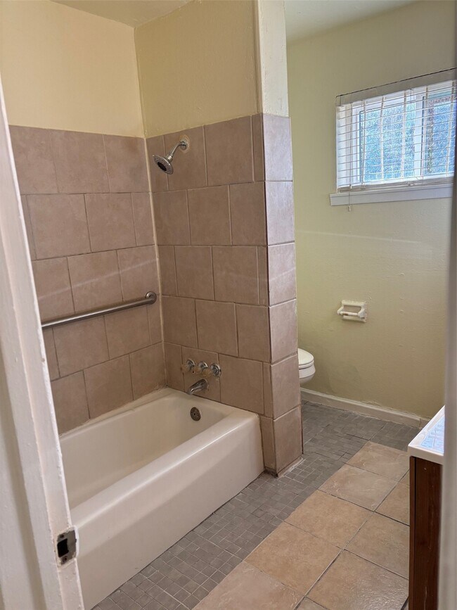 Building Photo - 3502 Campbell St