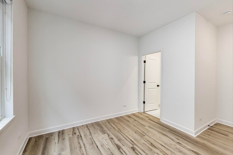 Building Photo - 5126 S Kenwood Ave